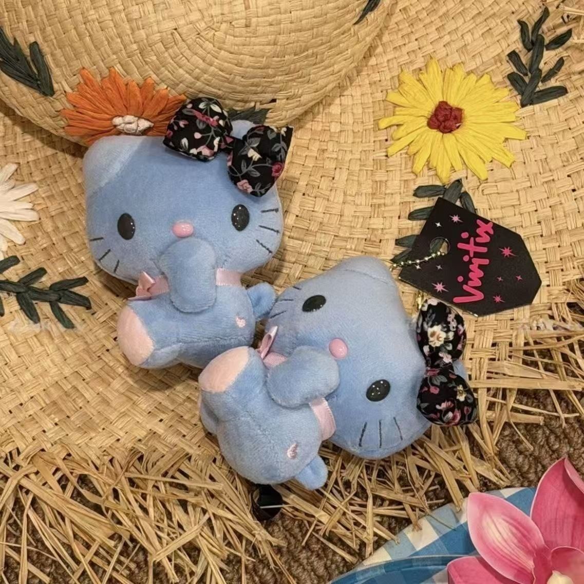 Good Floral & Wedding Decor Supply - Niebieska pluszowa maskotka Hello Kitty z